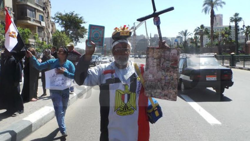 بالفيديو..دبابة على رأس عبد العال بالتحرير دعما للسيسي