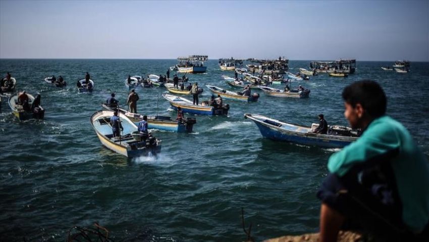 إسرائيل توسّع مؤقتا منطقة الصيد في بحر غزة