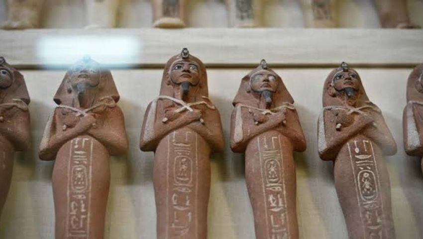 تفاصيل العثور على 19 كتلة أثرية ضخمة بـ«ميت رهينة»