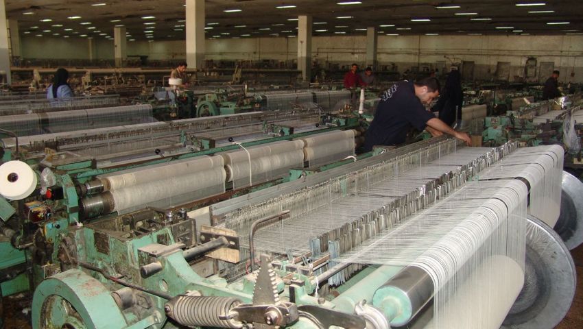 مع بدء التطوير| عمال الغزل والنسيج.. مخاوف من المعاش المبكر