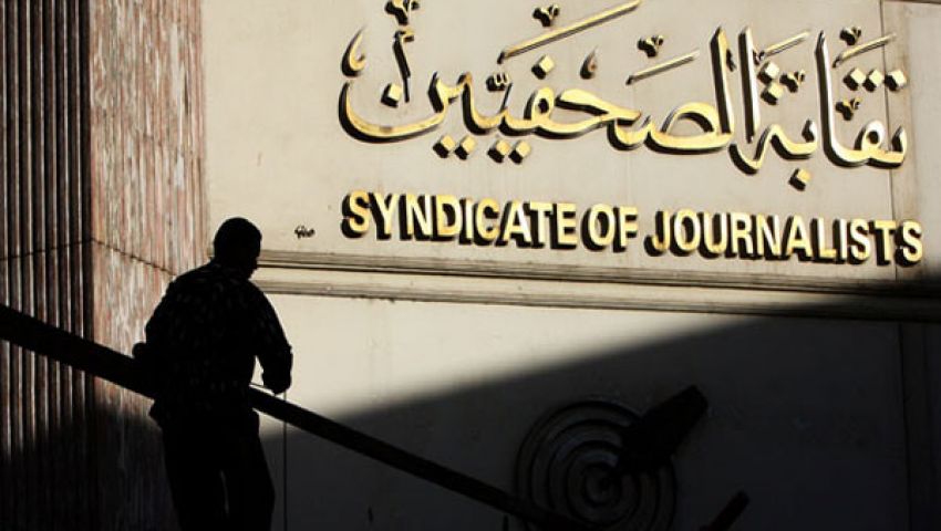 مسيرة العمال تصل للصحفيين للتنديد بـ الدستور