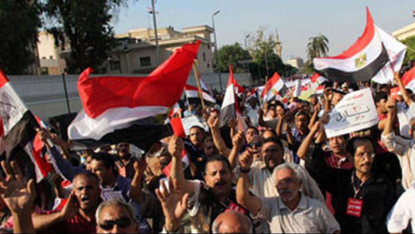 متظاهرو الدفاع: انزل يا سيسى مرسى مش رئيسى