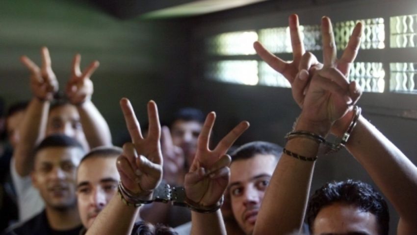 فيديو| وقفات في الضفة تضامنا مع المعتقلين بسجون الاحتلال الإسرائيلي