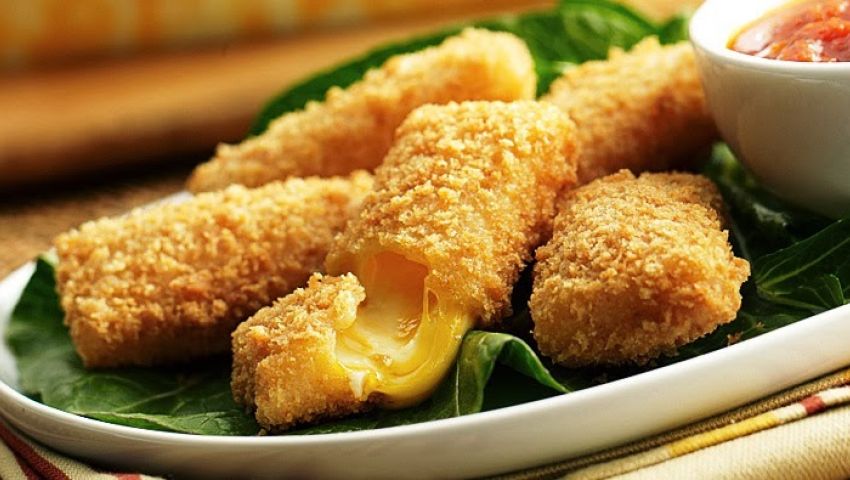 طريقة عمل أصابع الموزاريلا في 15 دقيقة