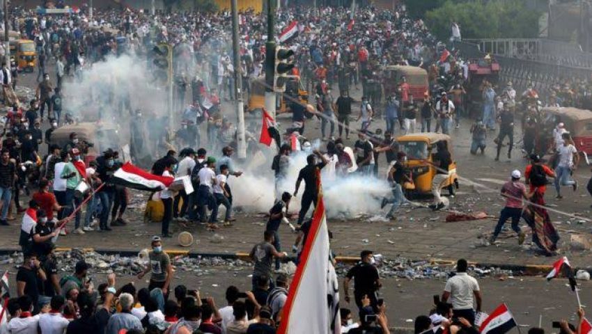 فيديو.. قنابل «غير معروفة» تقتل المحتجين العراقيين