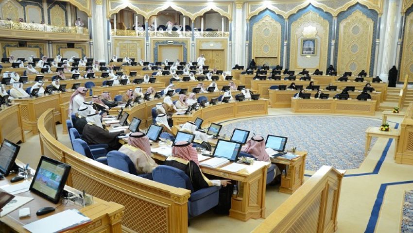 مجلس الشورى السعودي يبحث فرض رسوم على تحويلات الوافدين