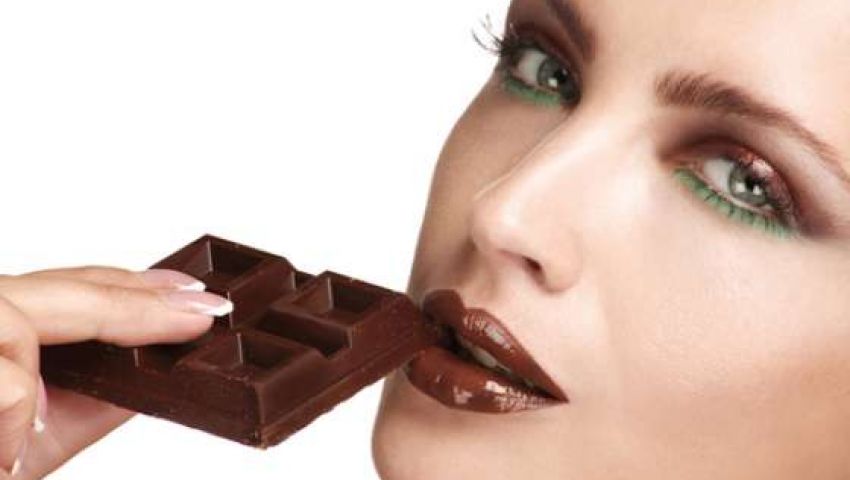 لشفاه ناعمة وجذابة .. عليك بمقشر القهوة والكاكاو