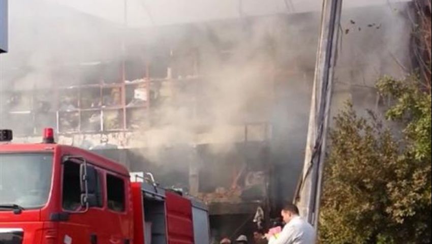 حريق هائل بمخزن قطن بأبو رواش.. و15 سيارة إطفاء تحاول السيطرة عليه