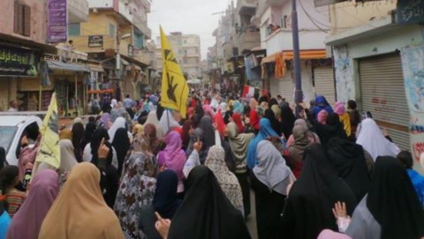 بالصور.. مسيرة  لمعارضين بحوش عيسى دعما لإضراب معتقلي سجن دمنهور