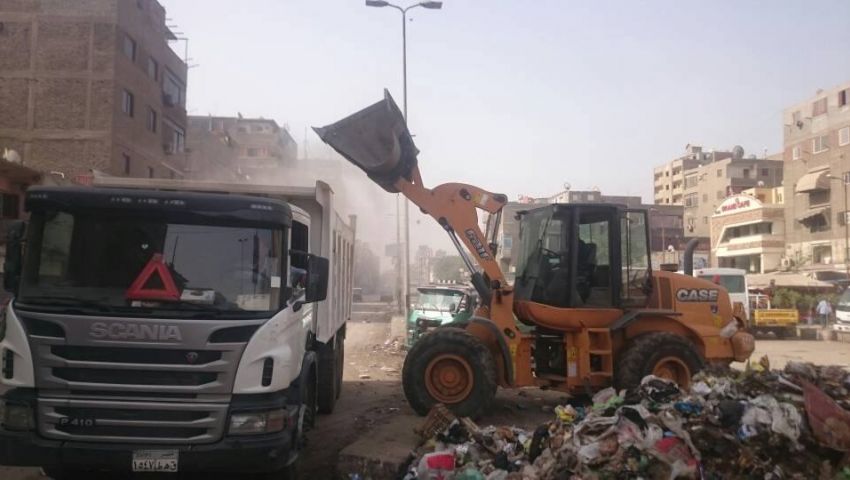  بالصور| حملة مكبرة لإزالة القمامة بشوارع شبرا الخيمة 
