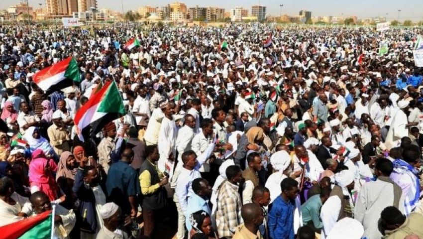 لتجاهل مطالبهم.. قيادة الثورة السودانية تهدد بعصيان مدني وإضراب شامل رداً على «المجلس العسكري»