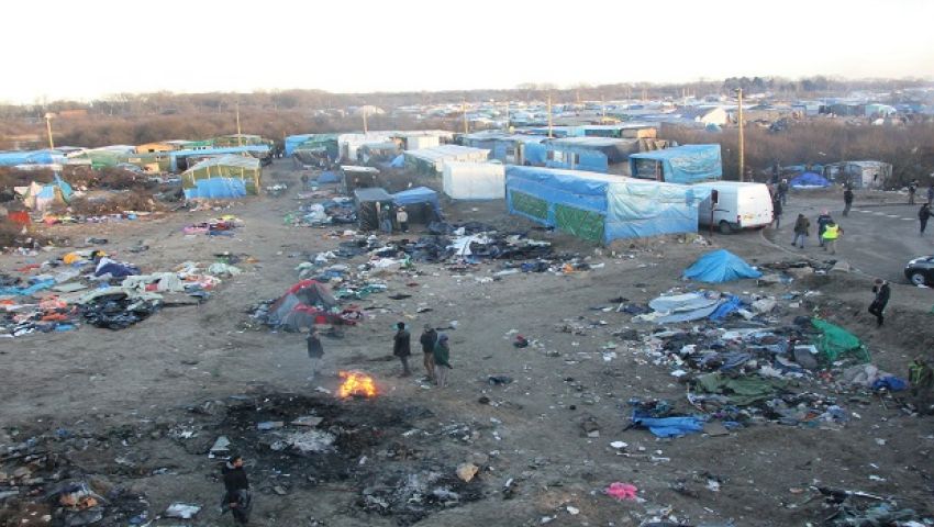 محكمة فرنسية تلغي حظر توزيع الأطعمة على اللاجئين بكاليه