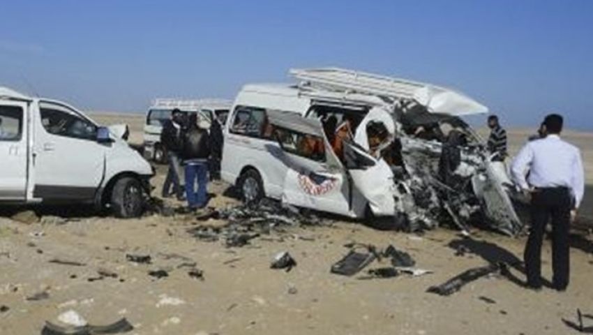 مصرع 5 أشخاص وإصابة 10 فى حادث تصادم سيارتين بأسيوط
