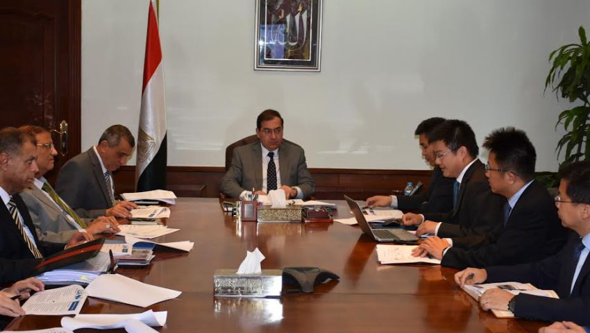 وزير البترول يبحث مع بنك التنمية الصيني زيادة الاستثمارات