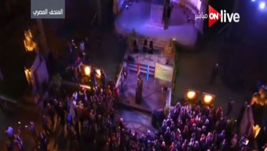 بث مباشر.. وزير الآثار يعرض تفاصيل اكتشاف تمثال المطرية