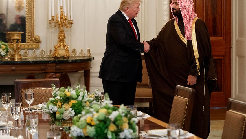 صحيفة إسرائيلية تسخر من «السعادة» السعودية المبالغ فيها لزيارة ترامب