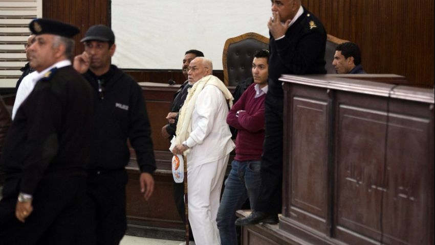 رغم إصابته بالسرطان.. المحكمة ترفض إخلاء سبيل مهدي عاكف