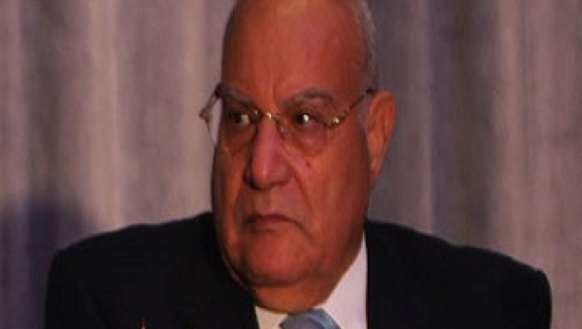 الدميري يجتمع برؤساء السكة الحديد والمترو والطرق
