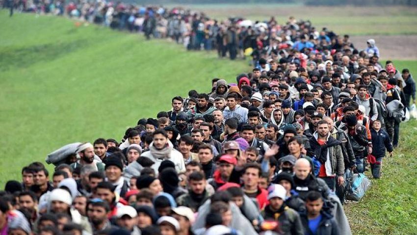 اليونان تحقّق في جريمة تهريب بشر بعد مقتل 5 مهاجرين
