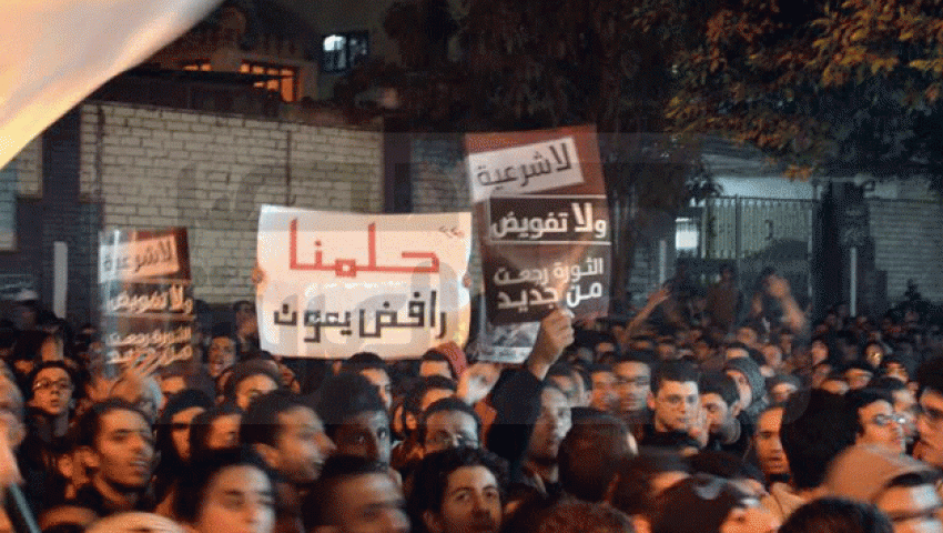 الشرطة تفض تظاهرة طلعت حرب الرافضة لـ العسكر والإخوان