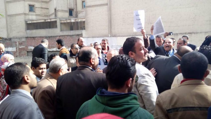 صور| محامون يهتفون عاوزين نقابة حرة تنديدا بضوابط تجديد العضوية