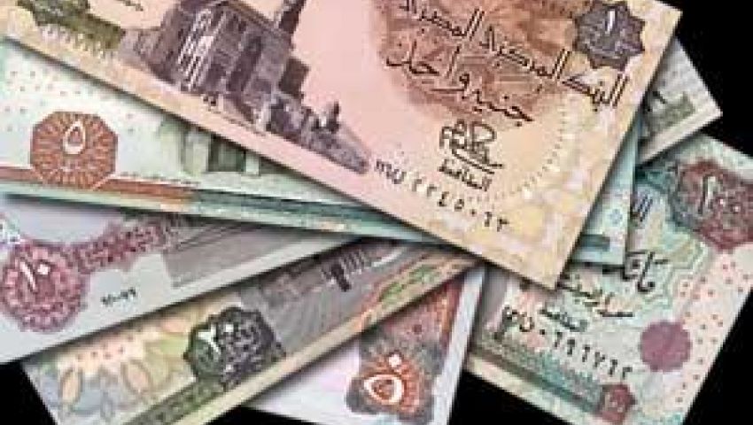 نصف شهر للعاملين بمحافظة البحر الأحمر      