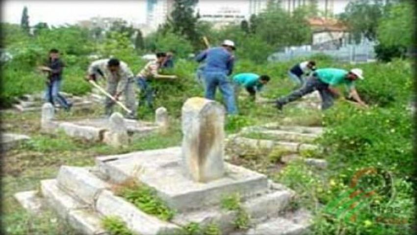 جماعة يهودية تقتحم مقبرة إسلامية بالقدس