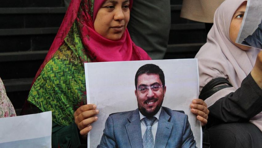 بالصور|وقفة لأهالي الصحفيين المحبوسين للمطالبة بالإفراج عن ذويهم