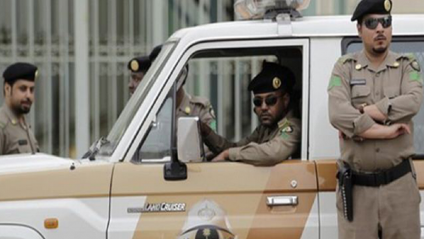 شاهد| فتاة سعودية بدون عباءة تشعل الشارع السعودي