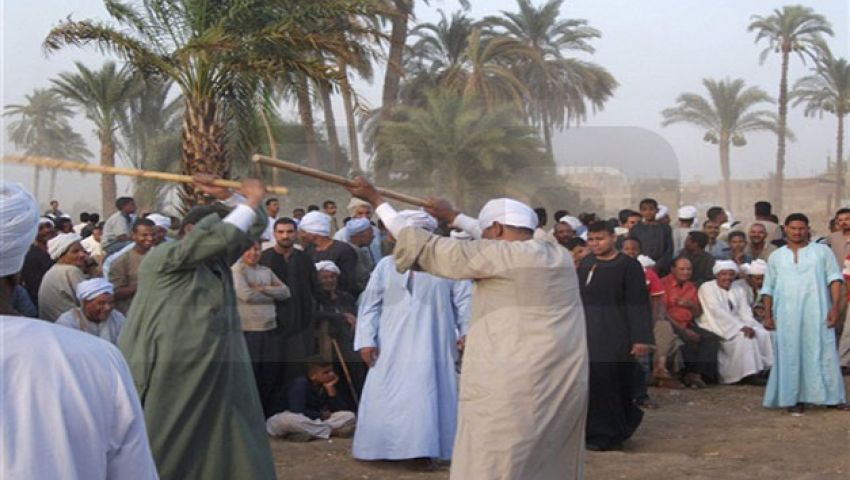 بالصور.. التحطيب.. بدأ بالبردي وانتهى بـالشوم
