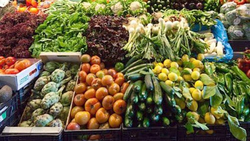 أسعار الخضار والفاكهة اليوم في سوق العبور السبت 20-5-2017