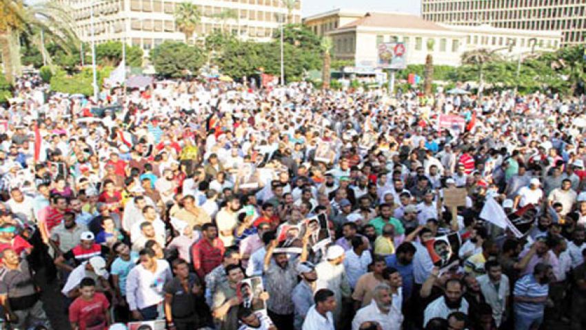 امتلاء ميدان النهضة على آخره بالمتظاهرين المؤيدين لمرسي