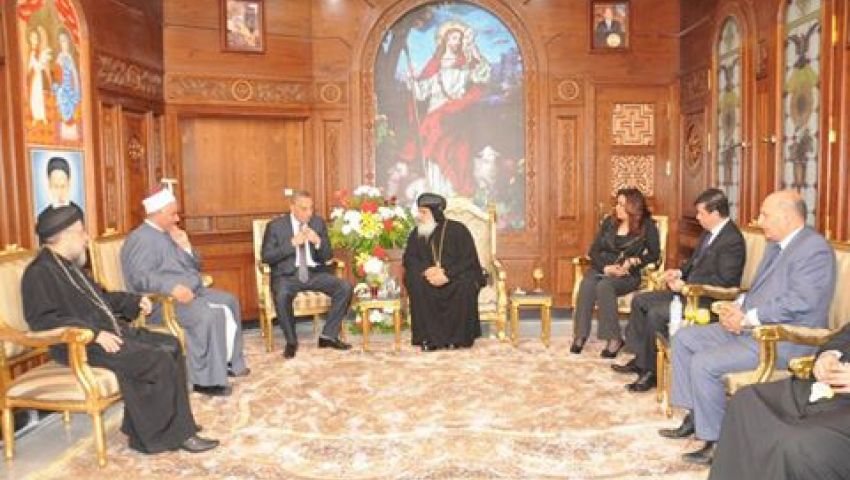 بالصور| محافظ الجيزة يقدم واجب العزاء للأقباط الأرثوذكس