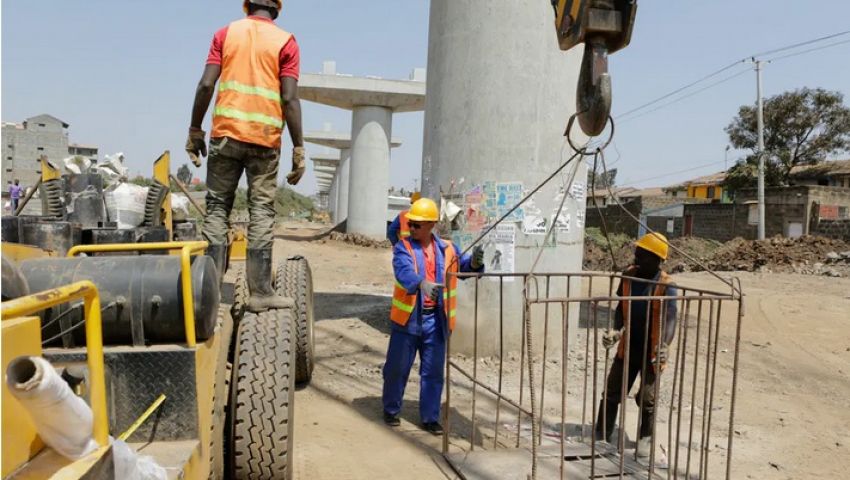 بعد 20 عامًا من دخول القارة.. كيف يرى الأفارقة الصين؟