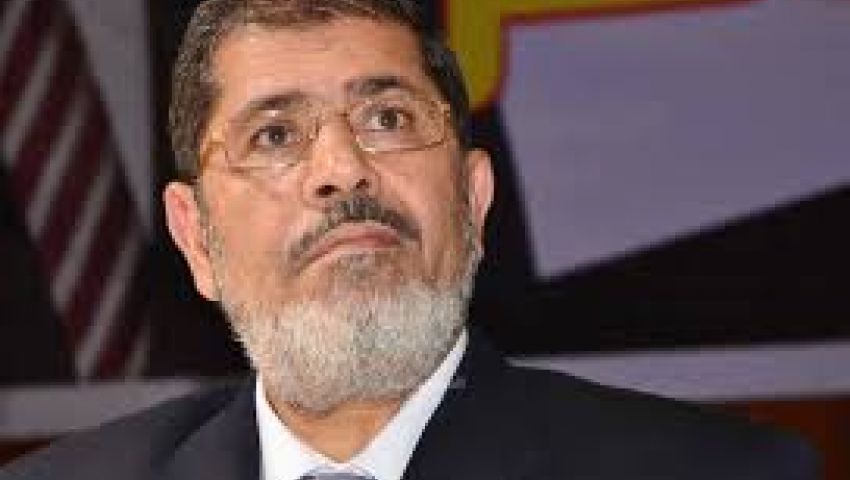مرسي : 32 عائلة يسيطرون علي البلد 