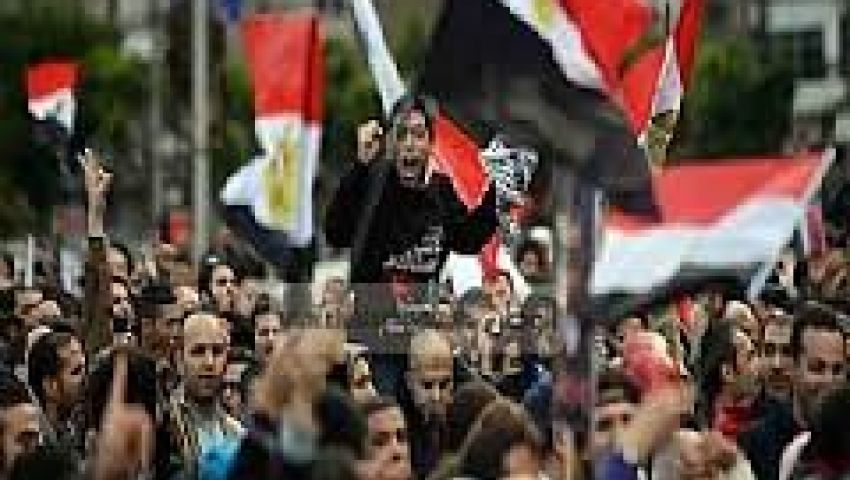 العصابة لافتة تهاجم الإعلاميين بمليونية الإسلاميين