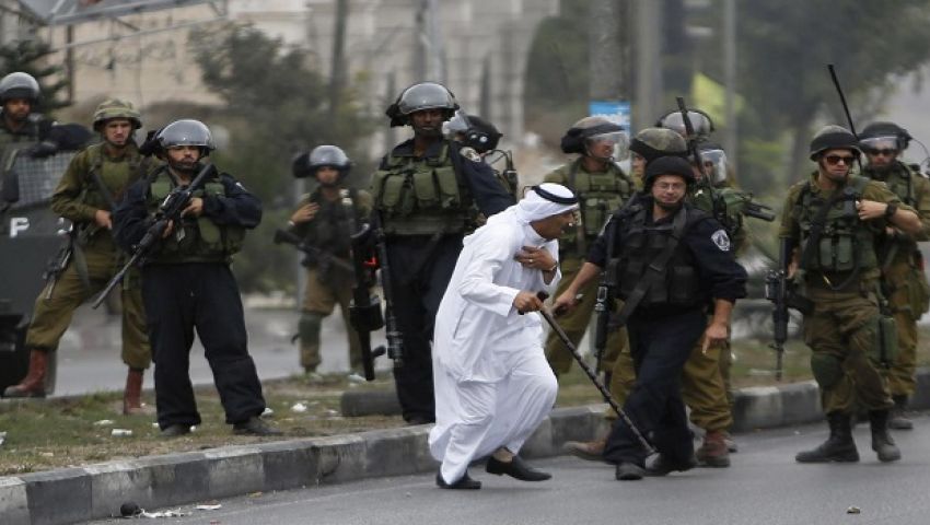 جيش الاحتلال يفرق مسيرة فلسطينية تطالب بالإفراج عن جثامين محتجزة