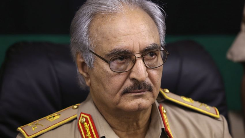 فرنسا تراجع سياستها في ليبيا.. وتعلن دعمها لحفتر