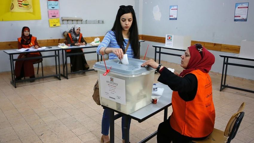 بالصور| 24.3% نسبة المشاركة في الانتخابات الفلسطينية بالضفة