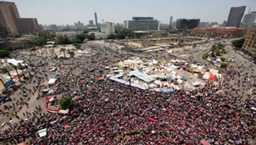 الآلاف يتوافدون على التحرير