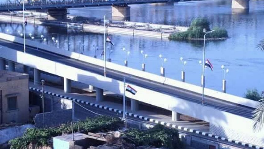 سائقو الأجرة يرفضون السير بكوبري نجع حمادي.. والأهالي يشتكون