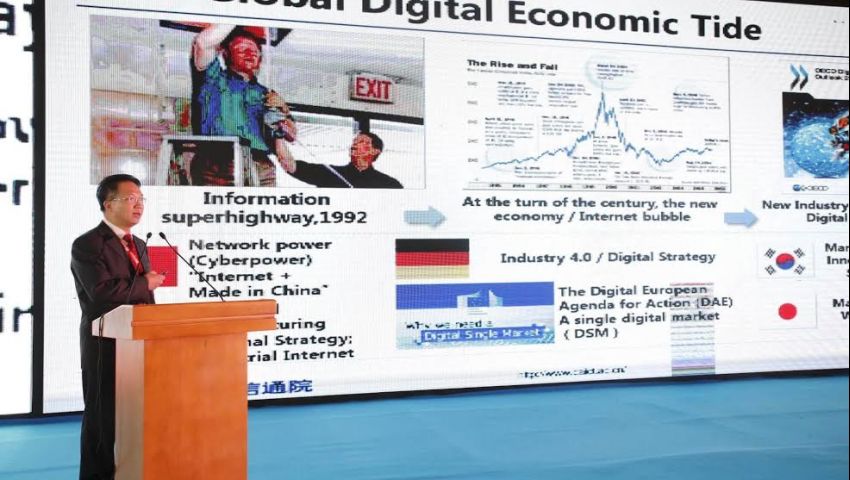 وزير الاتصالات: نتجه للاعتماد على التكنولوجيا للتحول إلى مجتمع رقمي