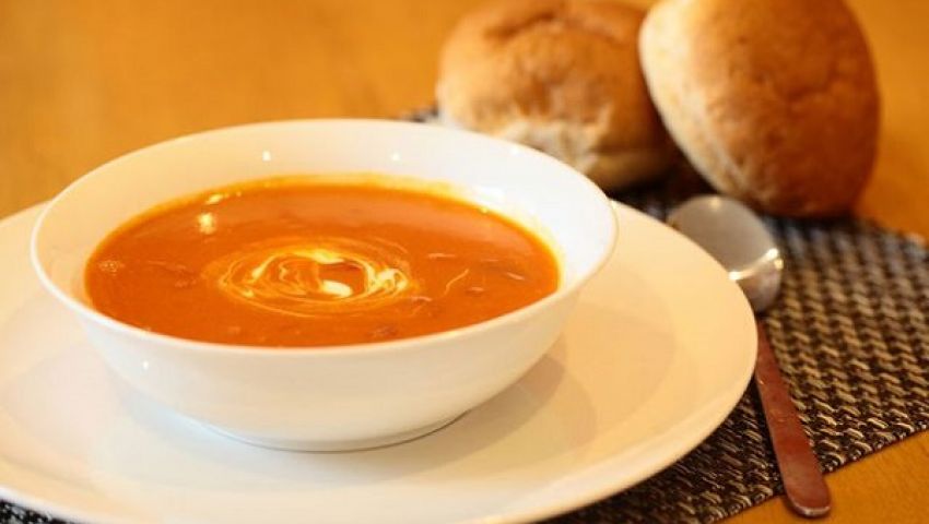 طريقة عمل شوربة الشوفان بالطماطم في خطوتين