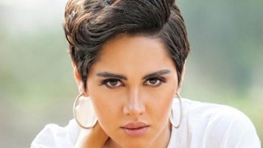 بالفيديو| ياسمين رئيس تعتذر لشريهان لعدم تمكّنها من لقائها