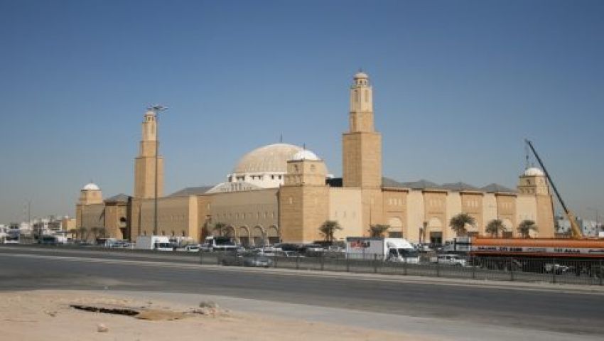 سجال سعودي واسع بـ «تويتر» حول ضوابط مكبرات الصوت في رمضان
