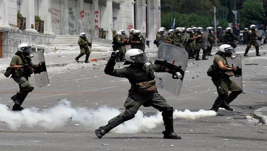 هجوم بقنابل حارقة على مكاتب الحزب الحاكم في اليونان