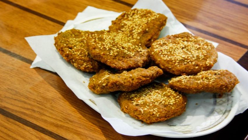 طريقة عمل الطعمية بالصور