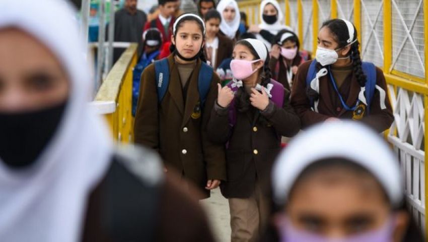 سلالة كورونا الجديدة تثير الرعب.. ومطالب بإلغاء الامتحانات وحظر الطيران