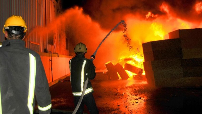 السيطرة على حريق هائل بمصنع في أكتوبر