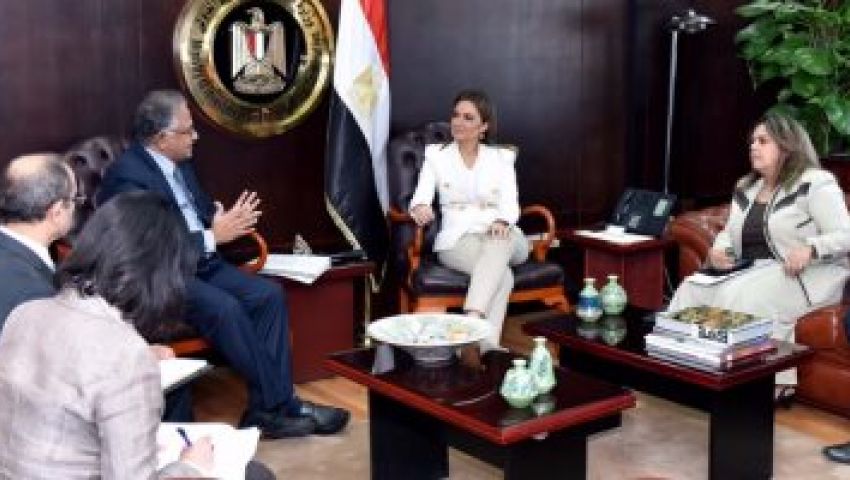 سحر نصر تبحث مع سانمار زيادة استثماراتها بمصر لـ1.5 مليار دولار